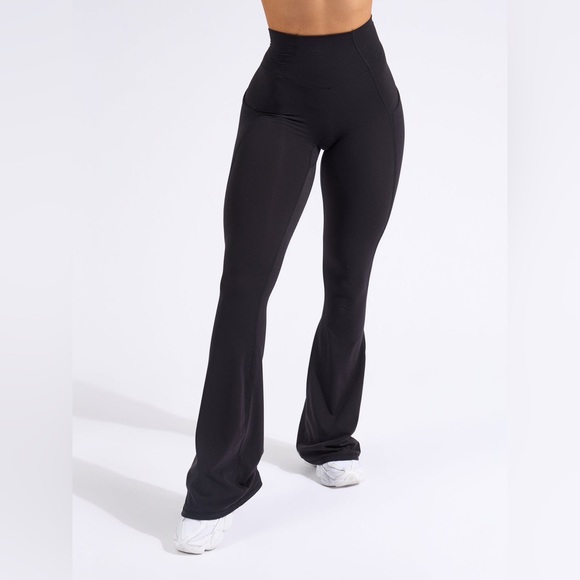 BuffBunny Contour Pocket Flare Legging black - Picture 3 of 11